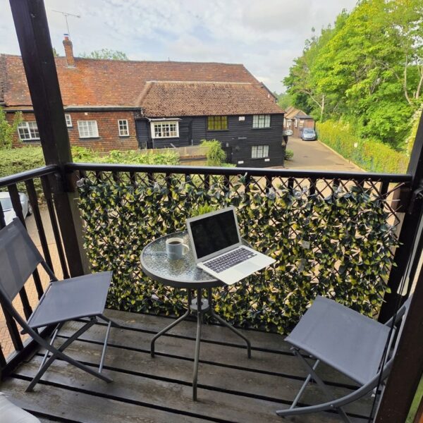 Person using AI generative chat engine