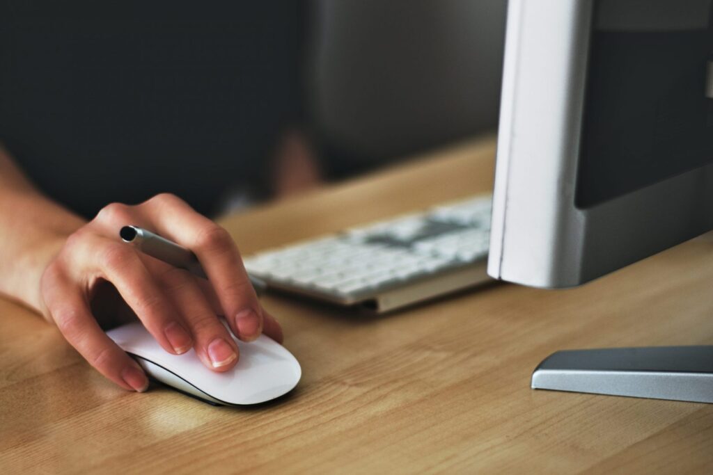 lady at computer with pen in hand