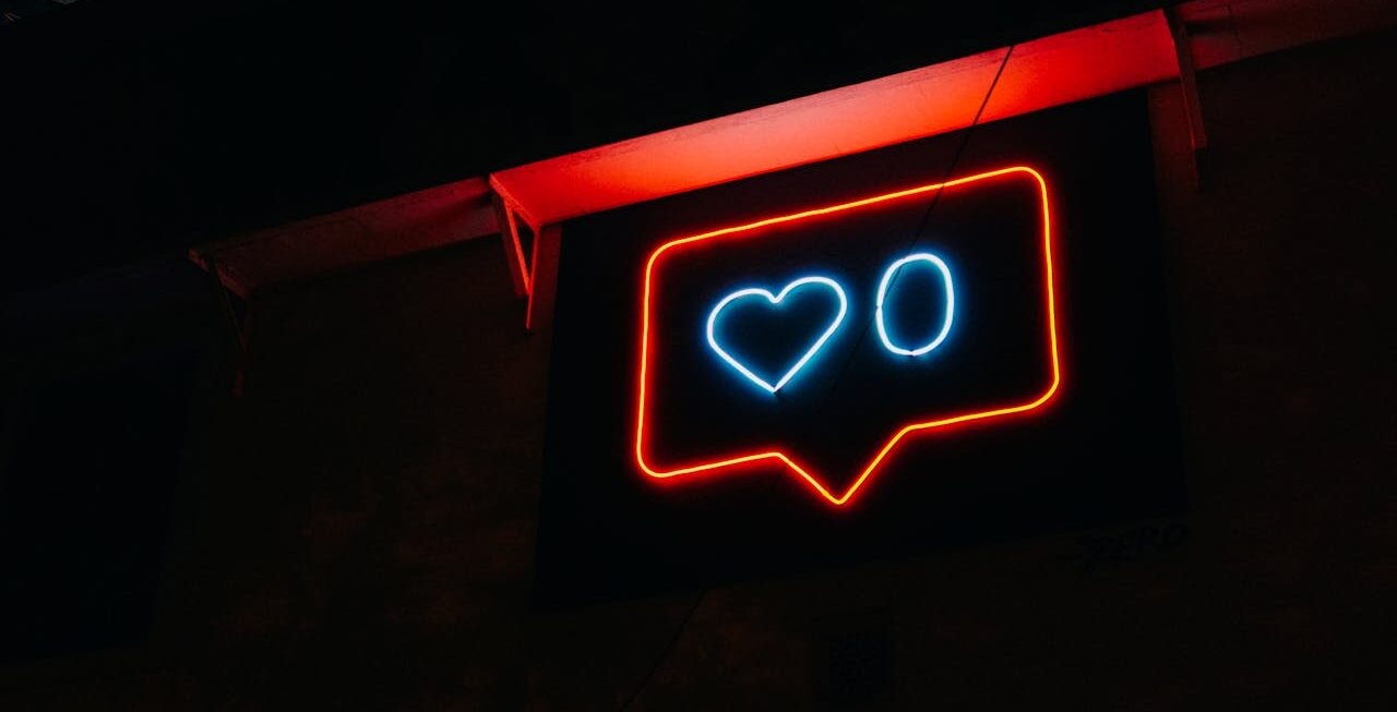 A neon sign that shows zero likes on a post - something that might happen without effective social media management!