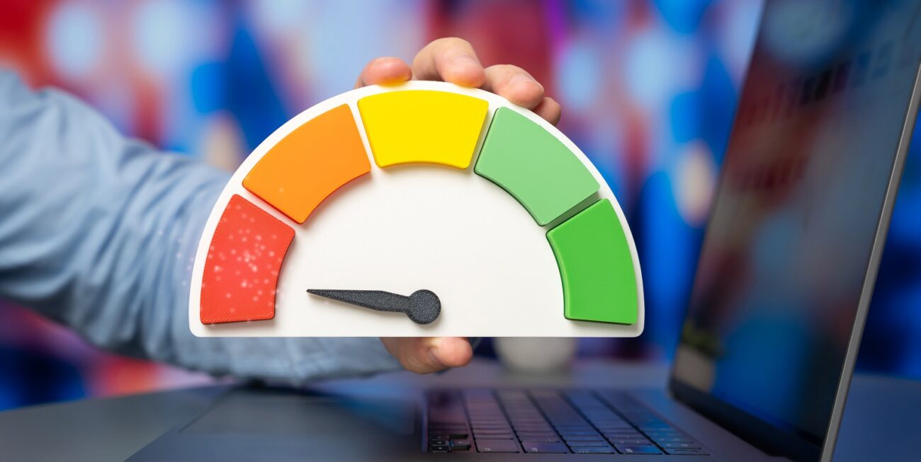 Laptop with a credit score speedometer in front, representing site speed